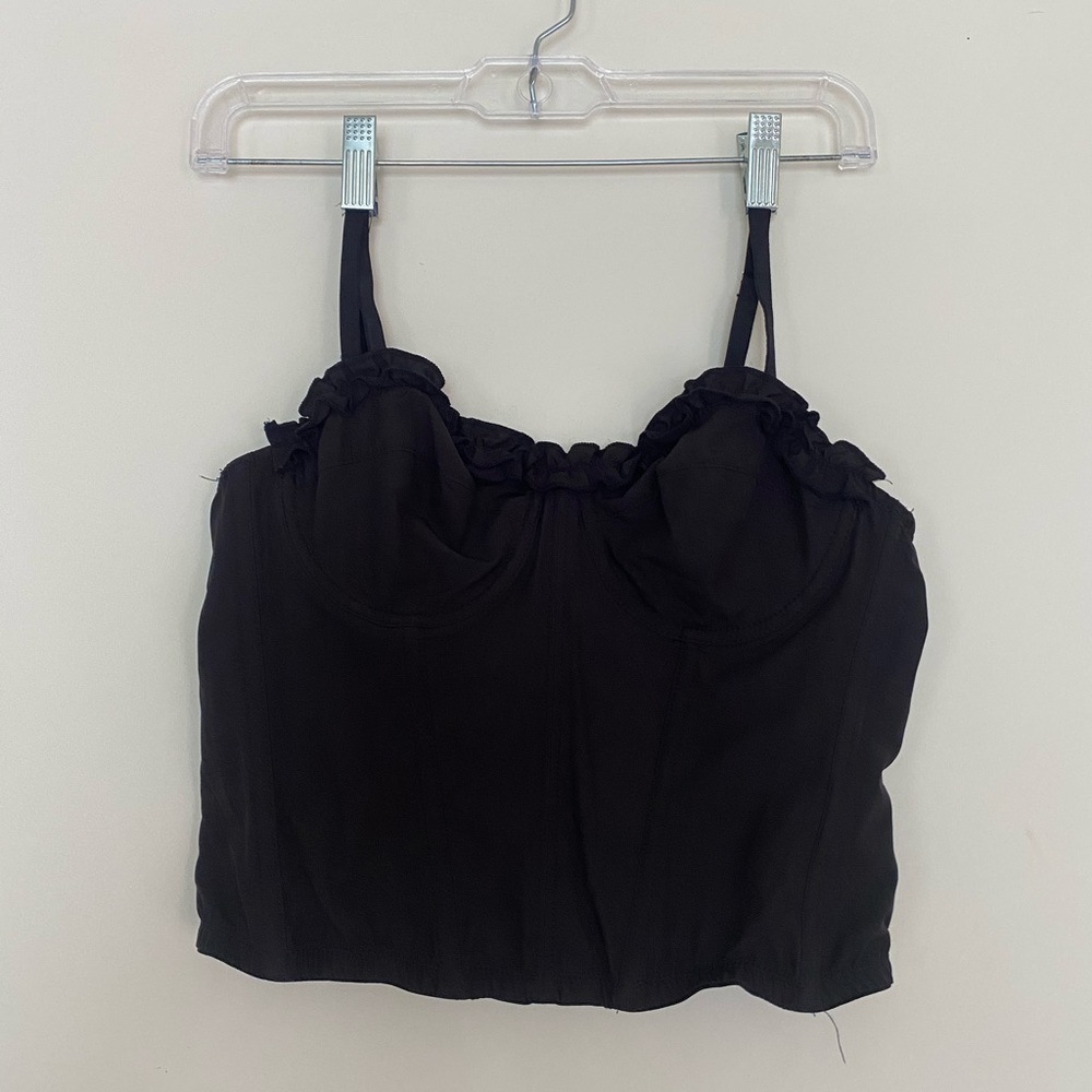 Urban outfitters top 10/10 in black